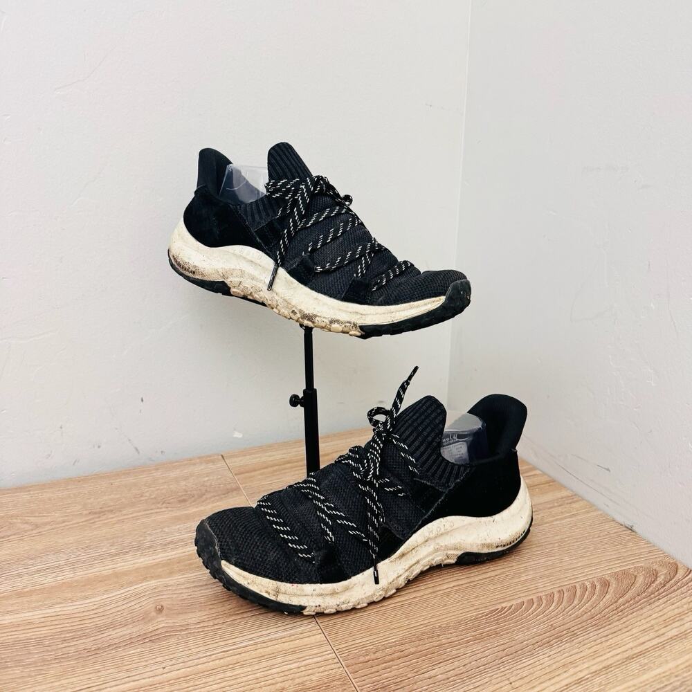 Holo Women's Maverick Sneakers in black Size 9.5